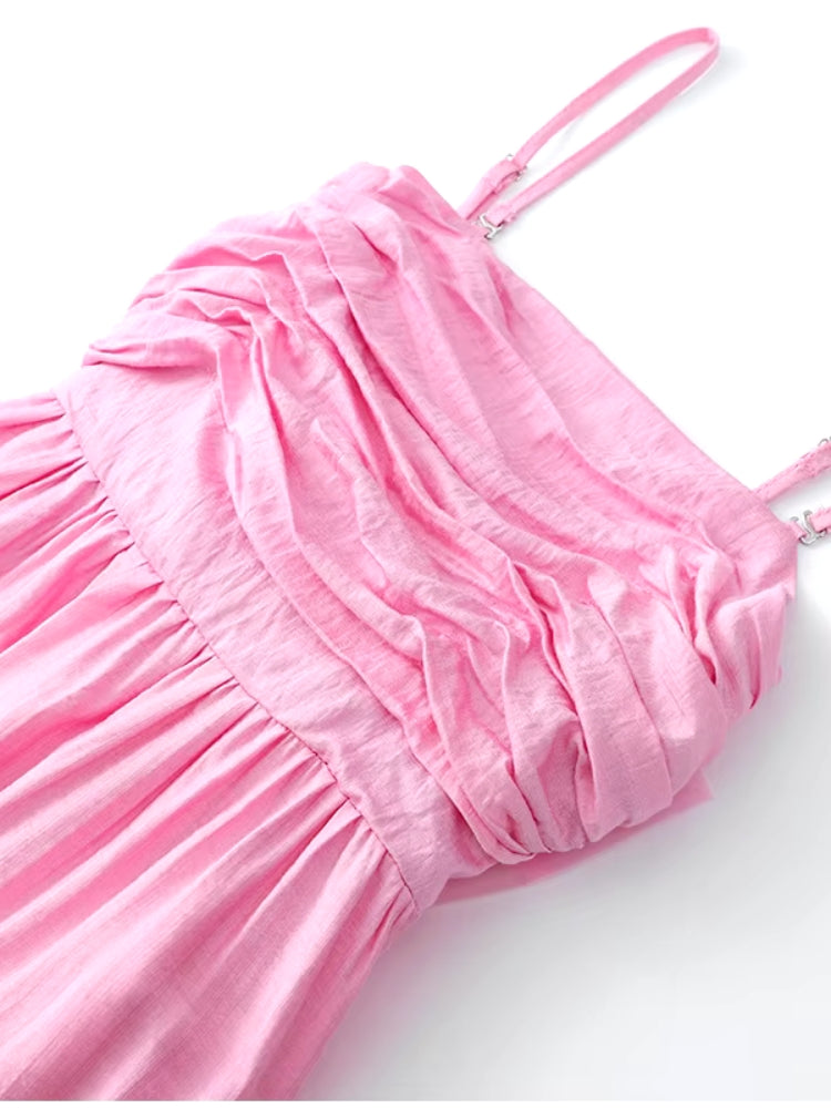 Détails d'une robe rose bustier pour femme